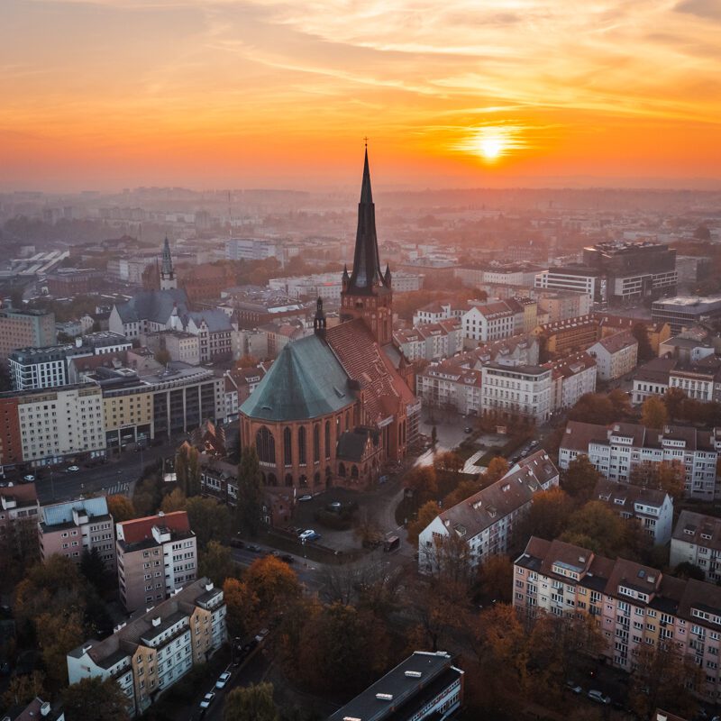 Szczecińska katedra o zachodzie słońca