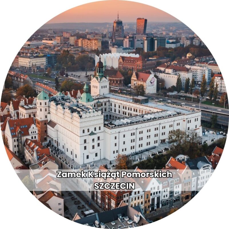 Drewniana podkładka pod kubek z motywem Zamku Książąt Pomorskich w Szczecinie.