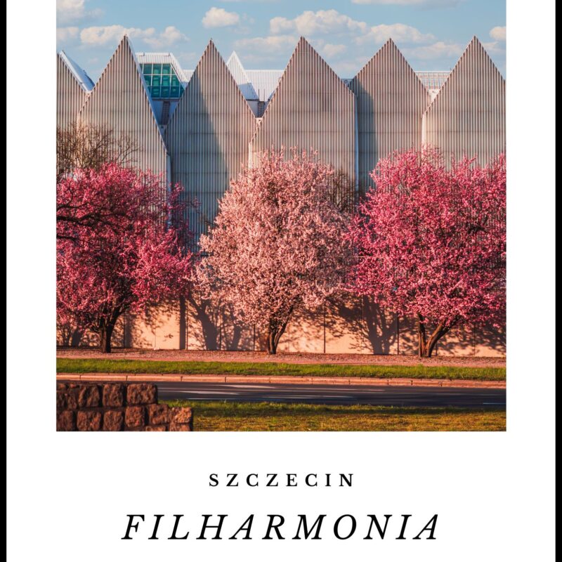 Magnes w kształcie polaroida ze zdjęciem szczecińskiej filharmonii w wiosennej odsłonie.