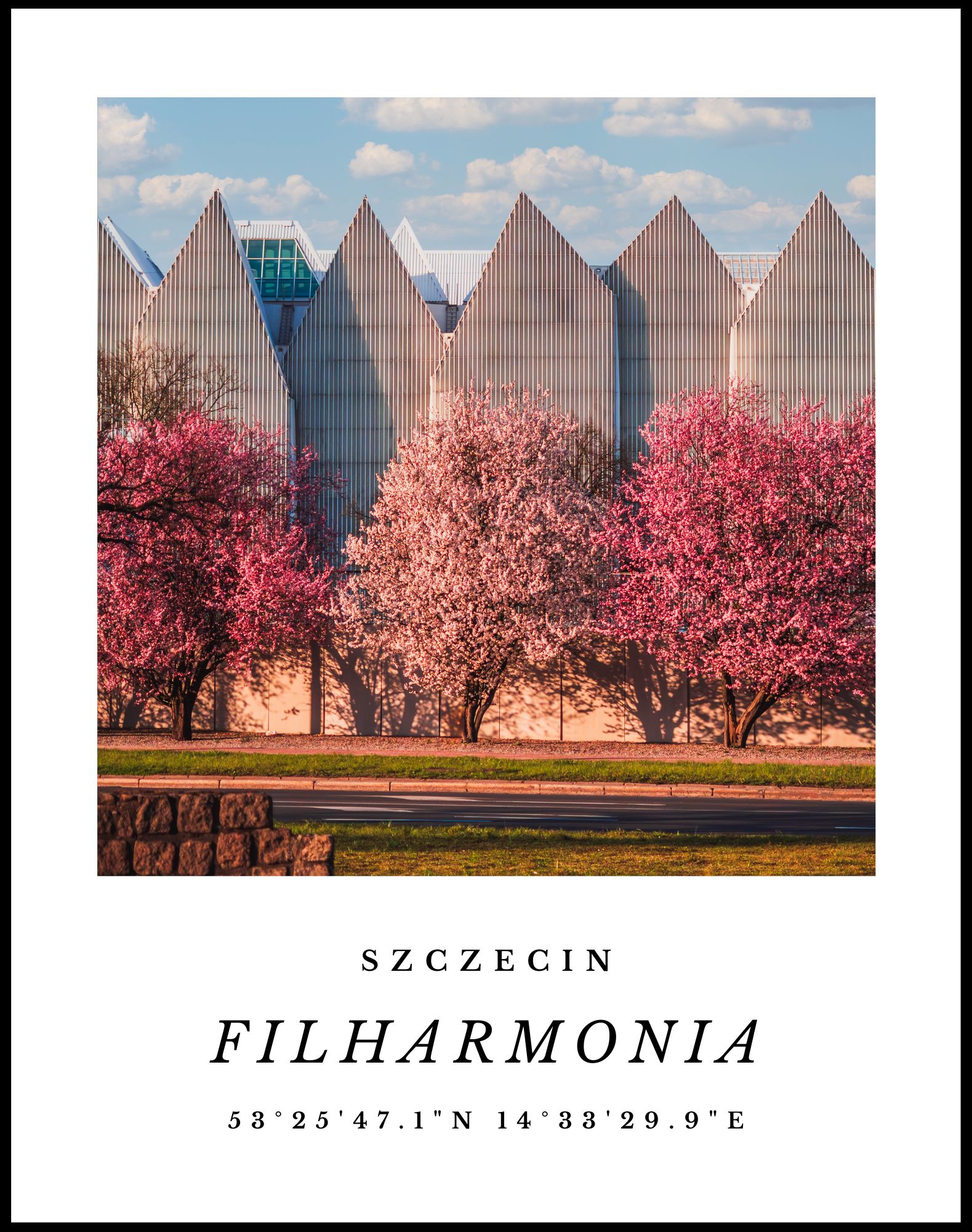 Magnes w kształcie polaroida ze zdjęciem szczecińskiej filharmonii w wiosennej odsłonie.