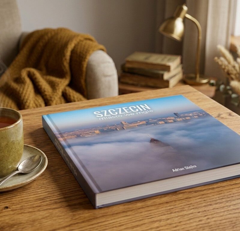 Wizualizacja albumu fotograficznego Adriana Stejki "Szczecin - miasto we mgle"